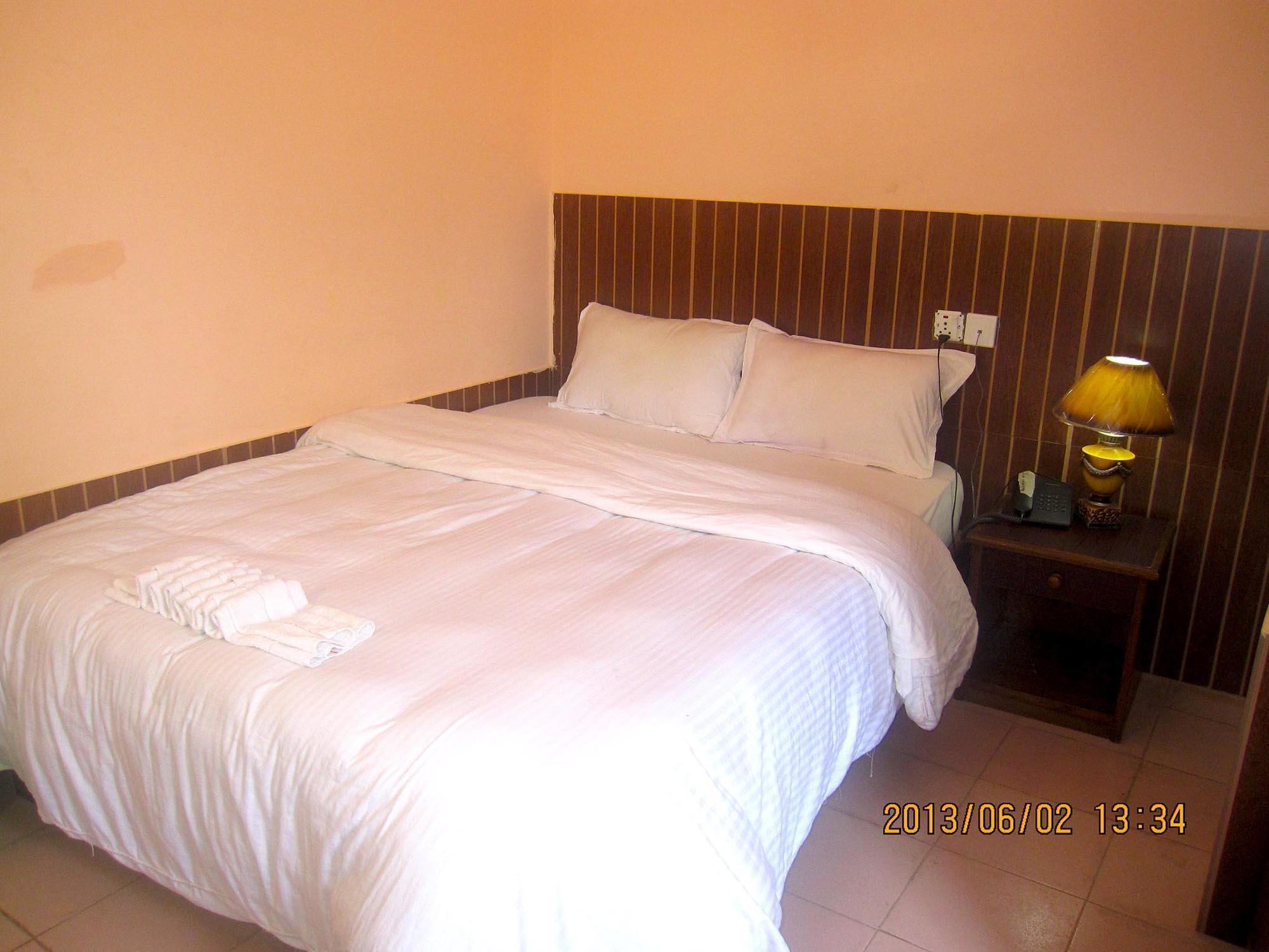 Hotel Half Moon Pokhara Exterior photo