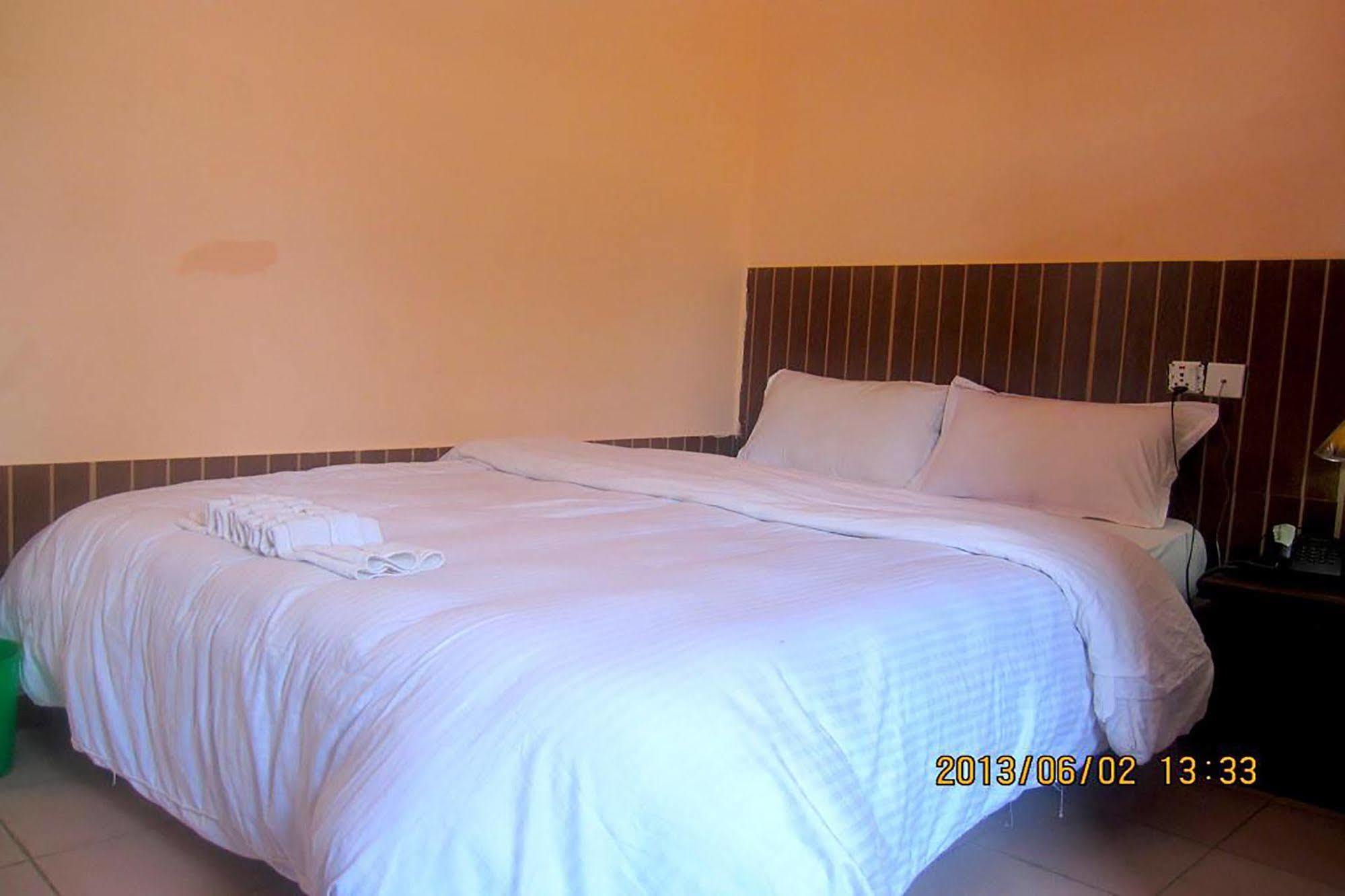 Hotel Half Moon Pokhara Exterior photo