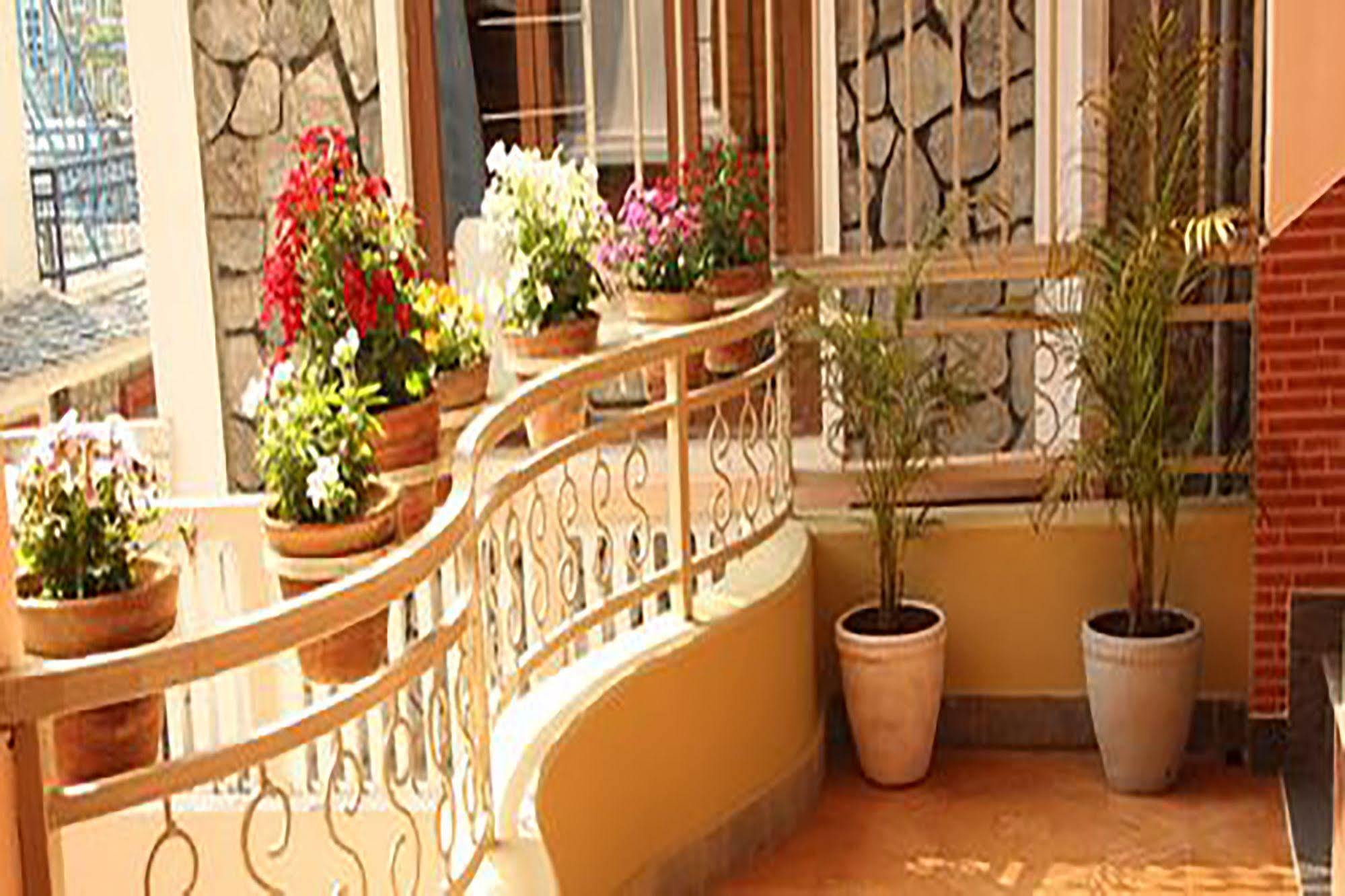 Hotel Half Moon Pokhara Exterior photo