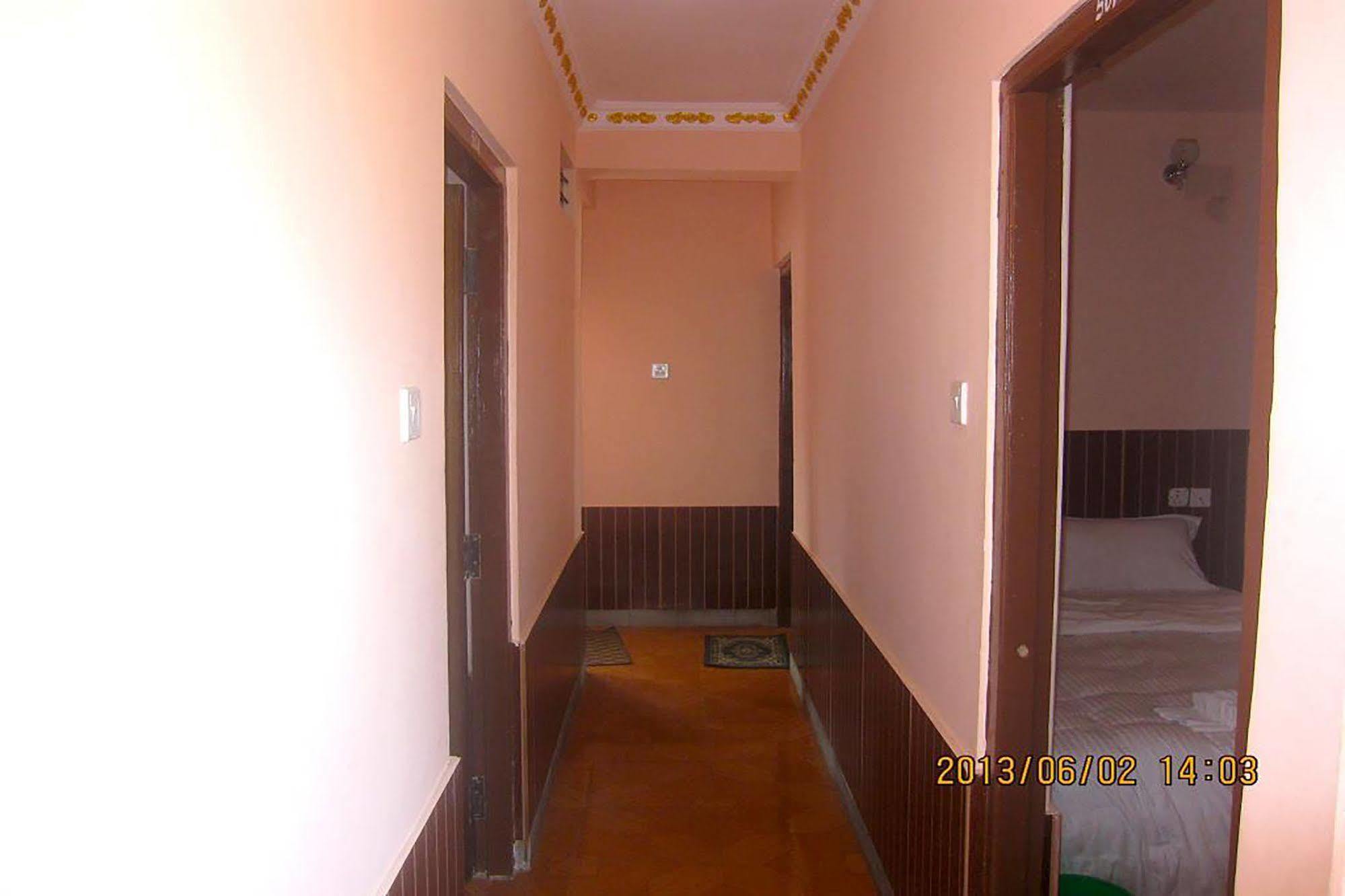 Hotel Half Moon Pokhara Exterior photo