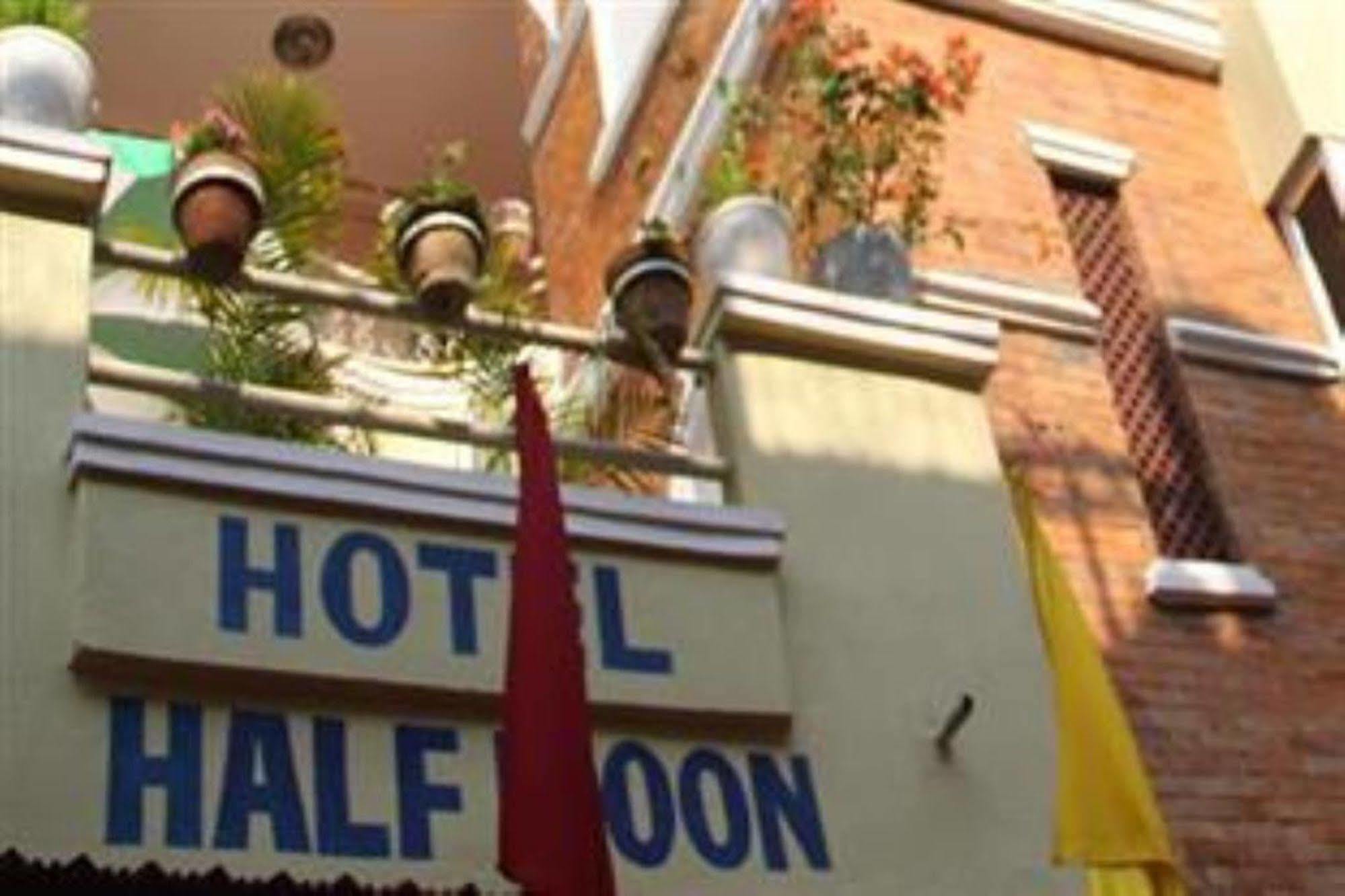 Hotel Half Moon Pokhara Exterior photo